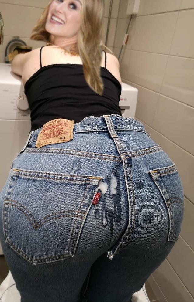 25P Rosamind Pike Faked wearing levis jeans