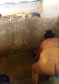 7P New Aunty Bathing