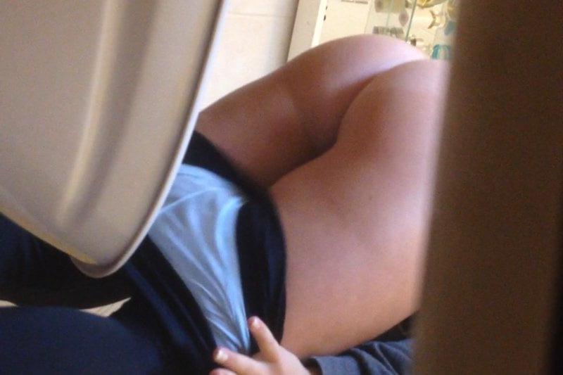 25P Spy in bathroom 02