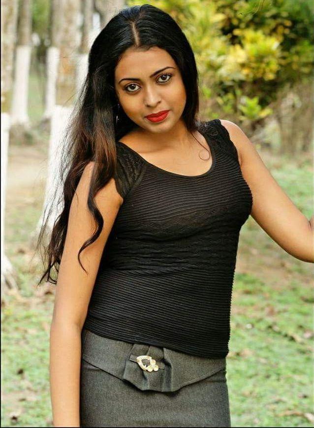 25P Model Rima Bhattacharya Bilder