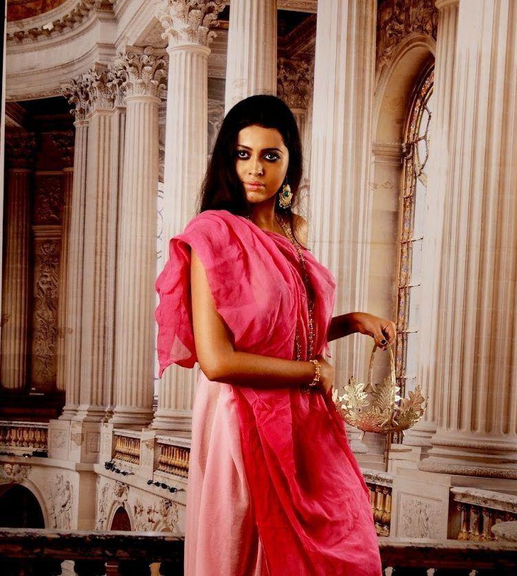25P Model Rima Bhattacharya Bilder