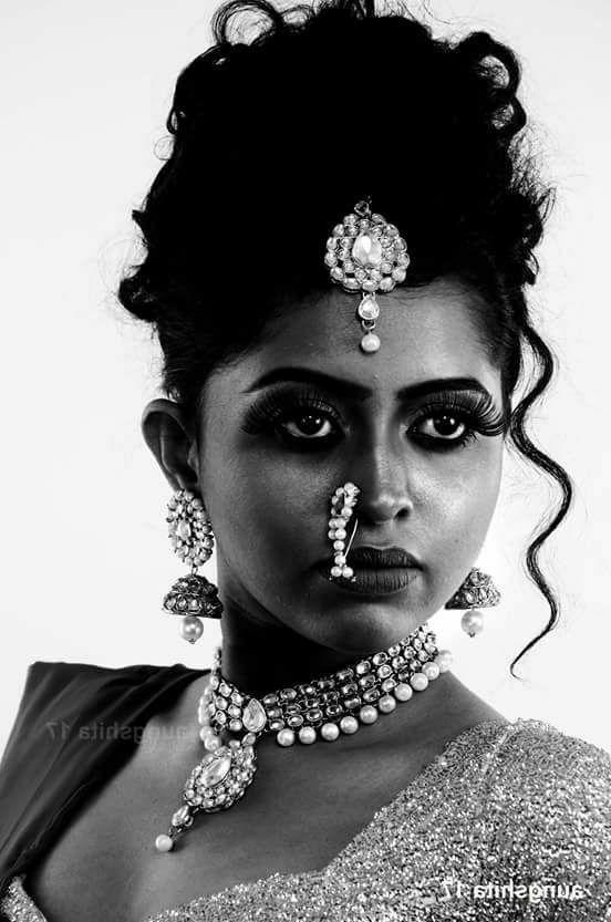 25P Model Rima Bhattacharya Bilder