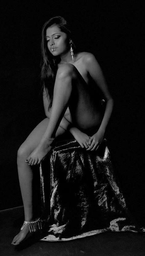 25P Model Rima Bhattacharya Bilder