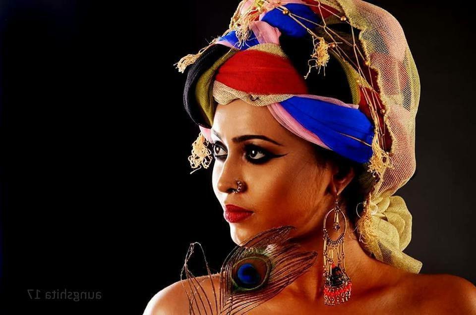 25P Model Rima Bhattacharya Bilder