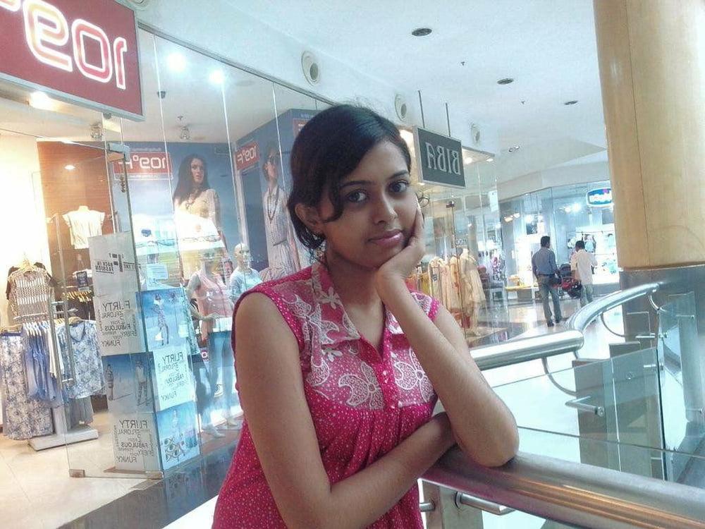 25P Model Rima Bhattacharya Bilder
