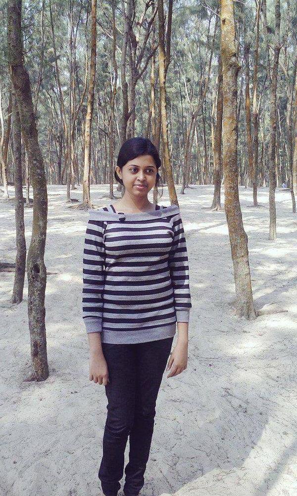 25P Model Rima Bhattacharya Bilder