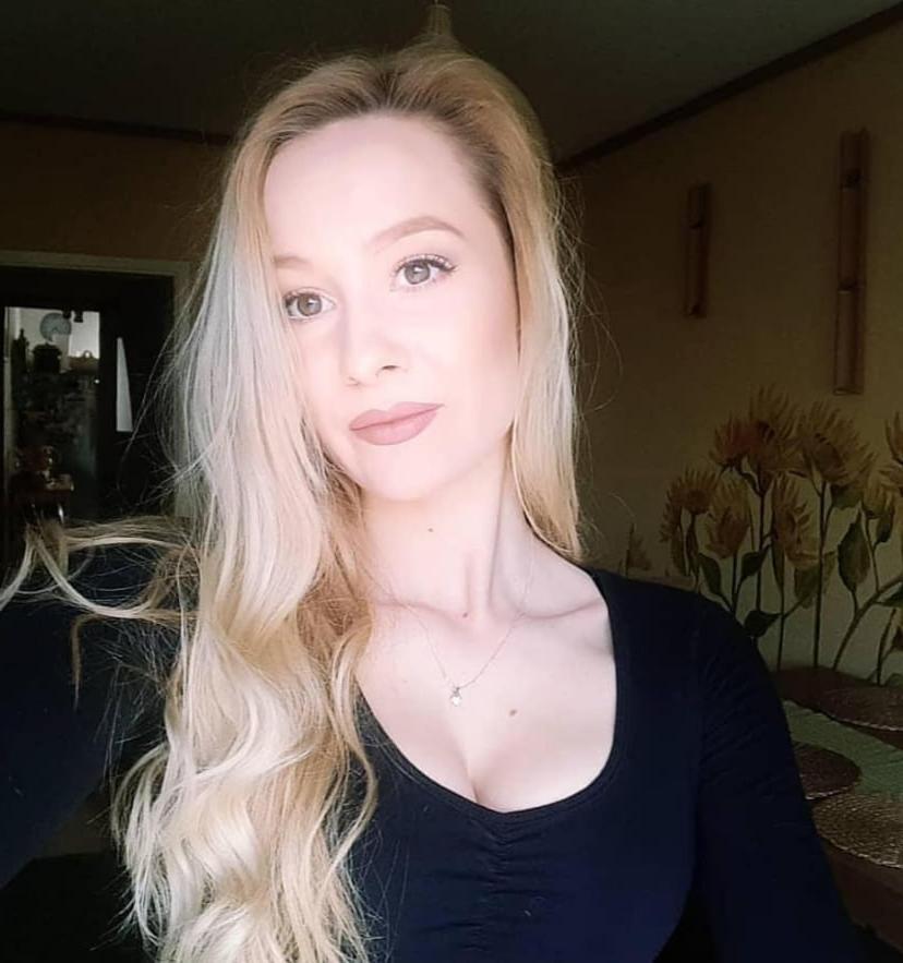 22P polish blonde model