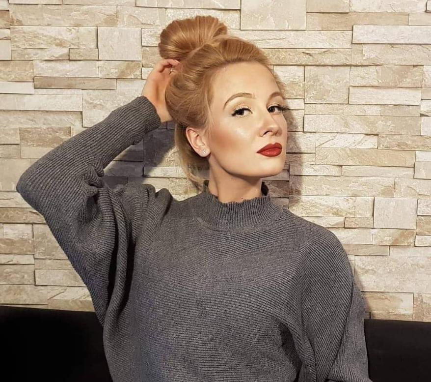 22P polish blonde model