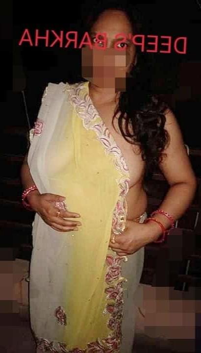 25P Desi Indian exhibitiobist cuckold wife Barkha outdoor