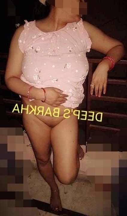 25P Desi Indian exhibitiobist cuckold wife Barkha outdoor