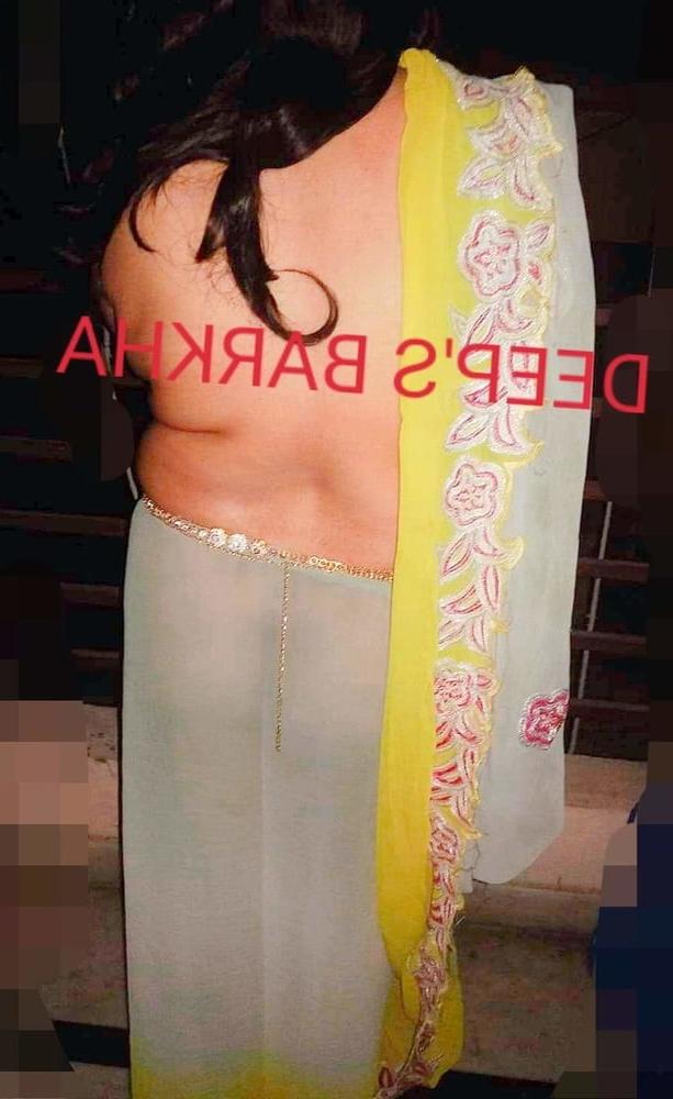 25P Desi Indian exhibitiobist cuckold wife Barkha outdoor