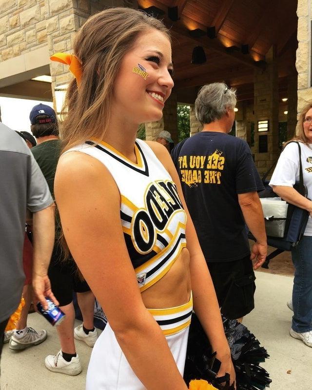 25P Hot cheerleaders
