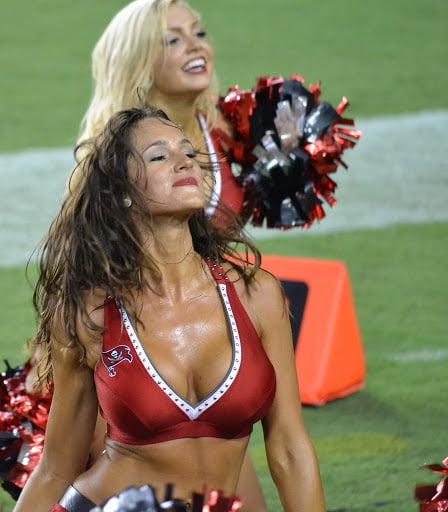 25P Hot cheerleaders