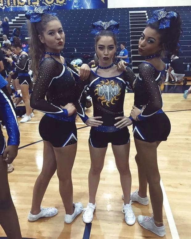 25P Hot cheerleaders