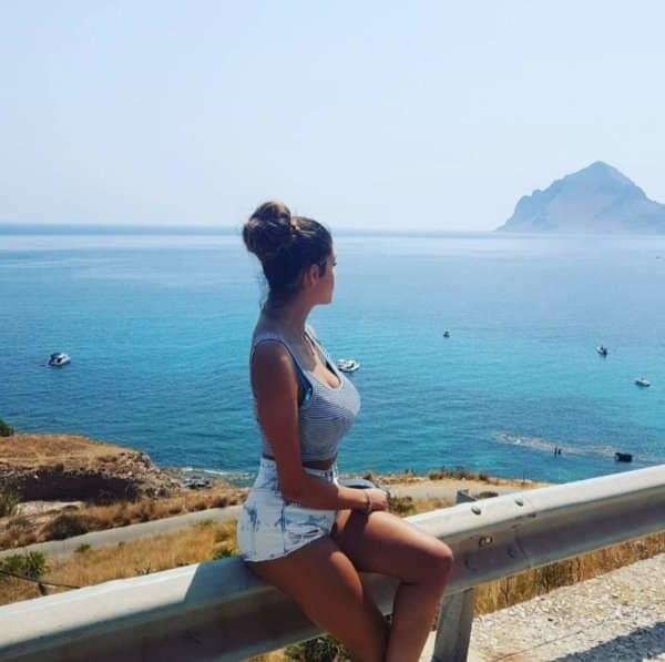 21P Greek Ioana 28yrs