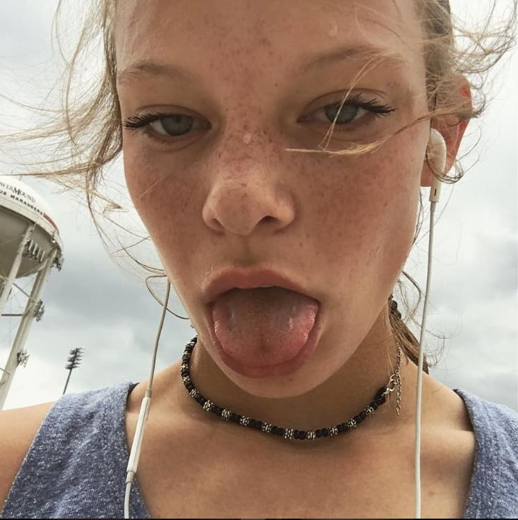 25P Tight Teen Chrissy