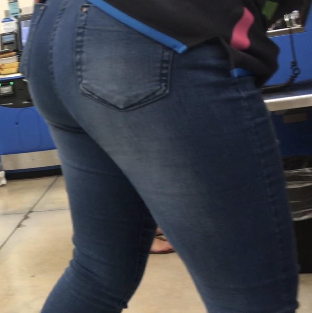 16P Nice Walmart ass in tight jeans