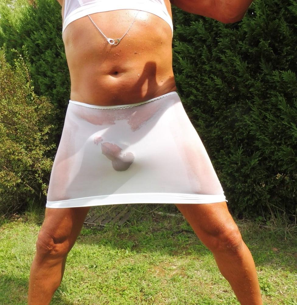 25P Lui Jupe Transparente 2 mouillee