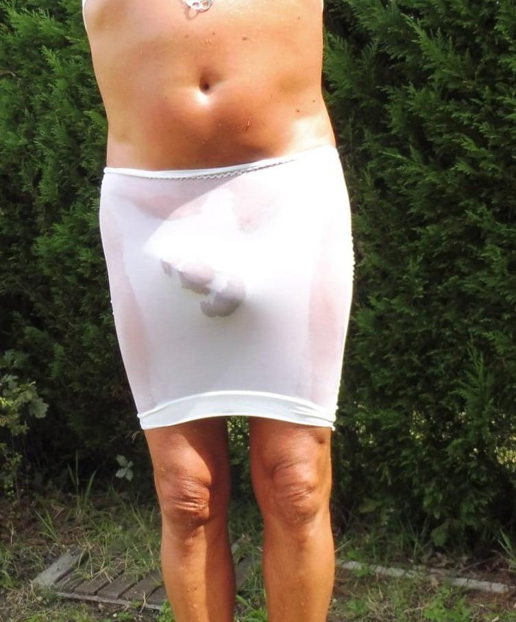25P Lui Jupe Transparente 2 mouillee