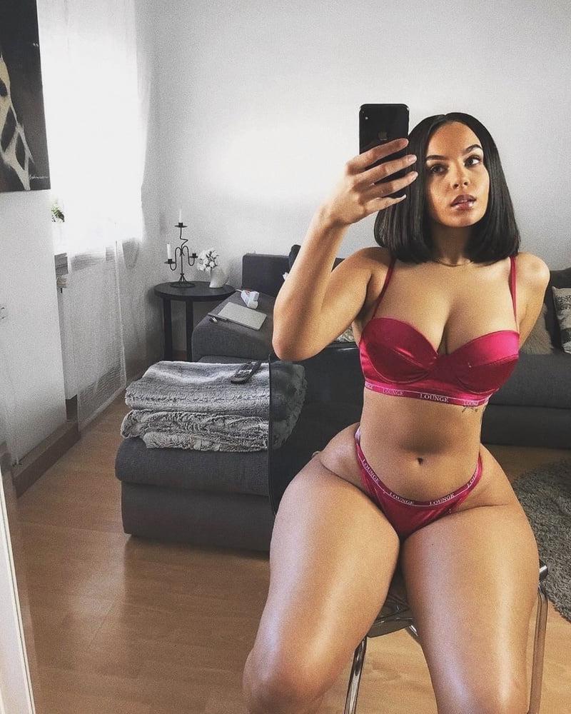 25P Tiny waist beautiful ass and hips