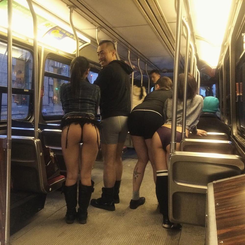 25P Sexy amateur public nudity