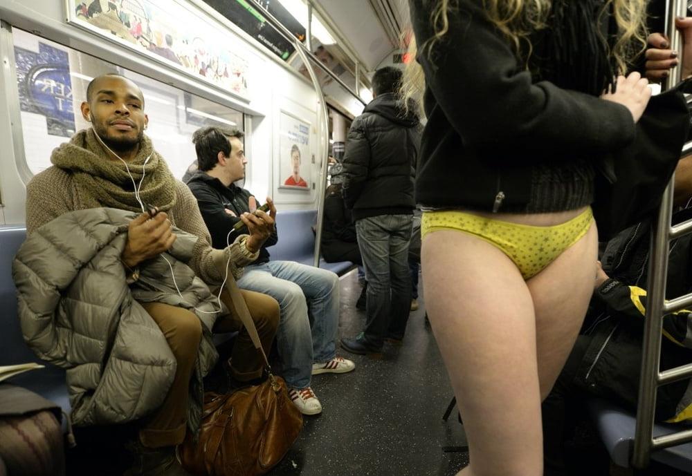 25P Sexy amateur public nudity