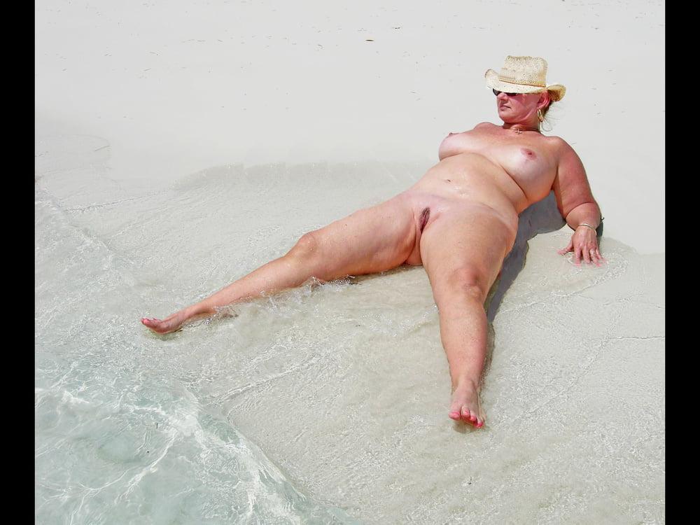 18P MY BEAUTIFUL MATURE WIFE FULL FRONTAL NUDE