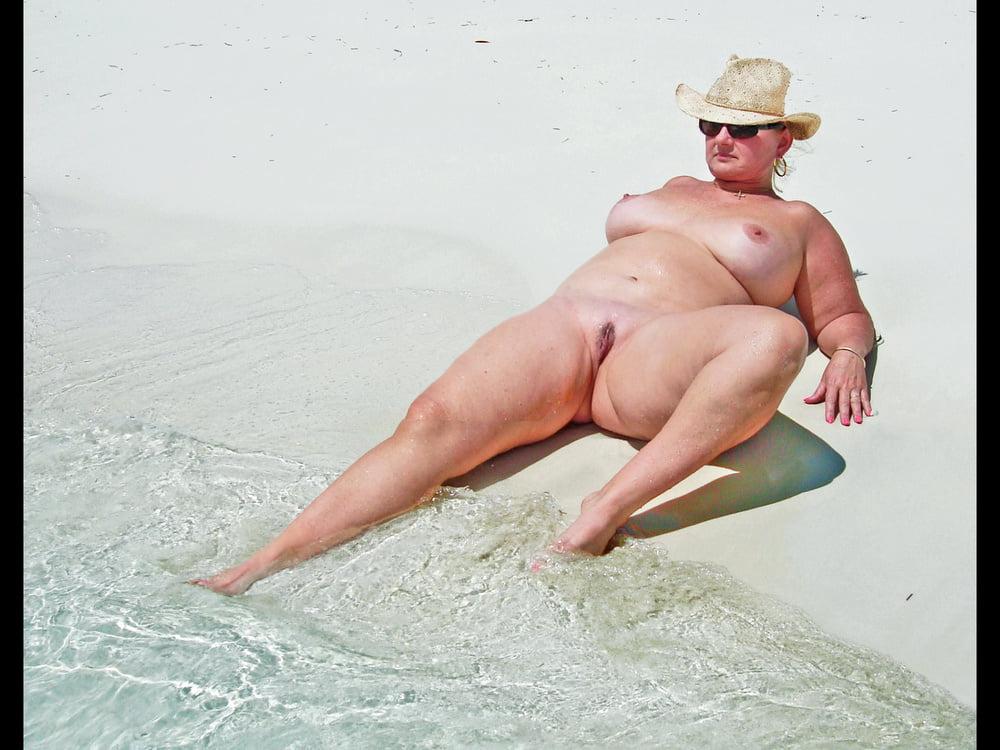 18P MY BEAUTIFUL MATURE WIFE FULL FRONTAL NUDE