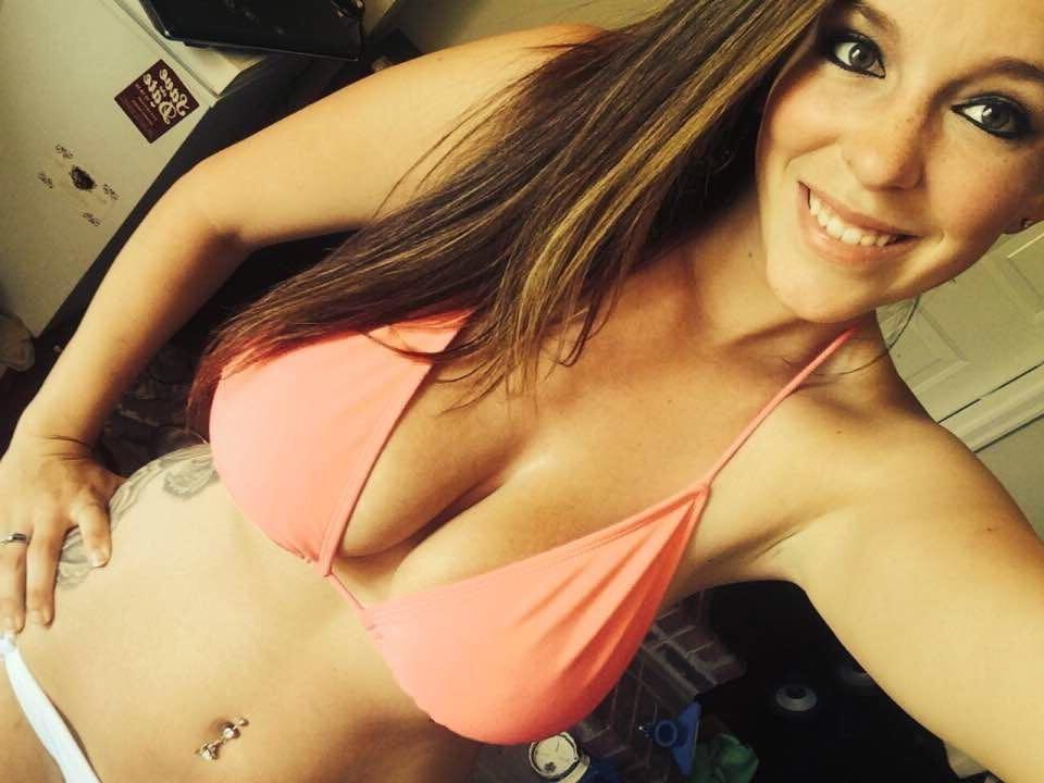 25P Huge Tits On Curvy And Sexy MILF Christine