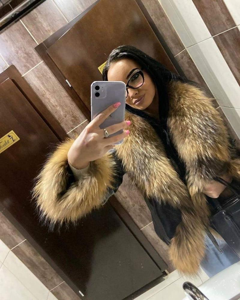 8P mirror selfie