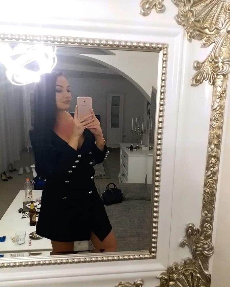 8P mirror selfie