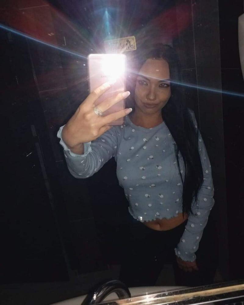 8P mirror selfie