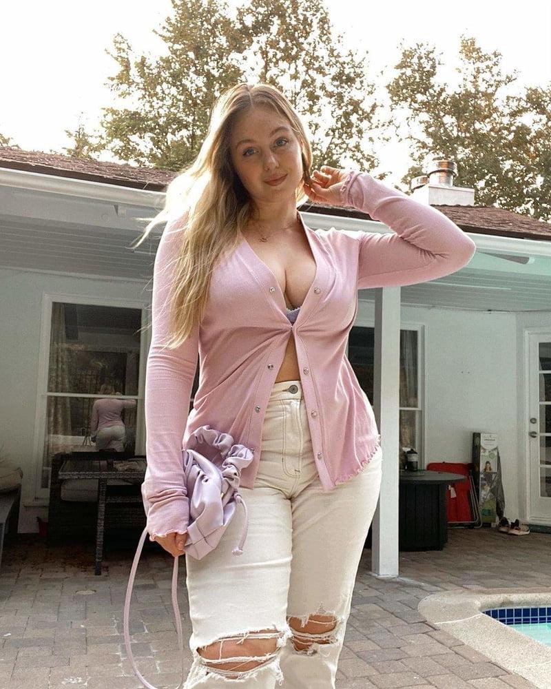 13P Sexy Curvy Iskra
