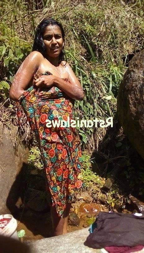 25P Sri Lankan Girls Bathing Outdoor