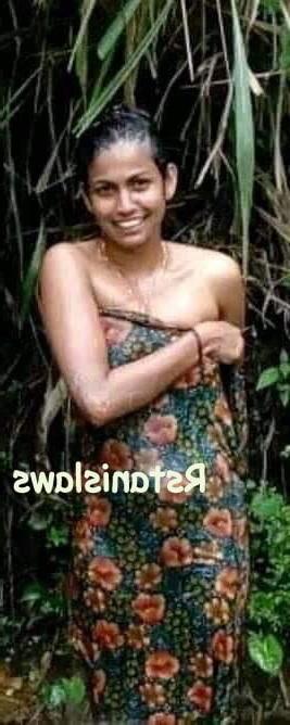 25P Sri Lankan Girls Bathing Outdoor