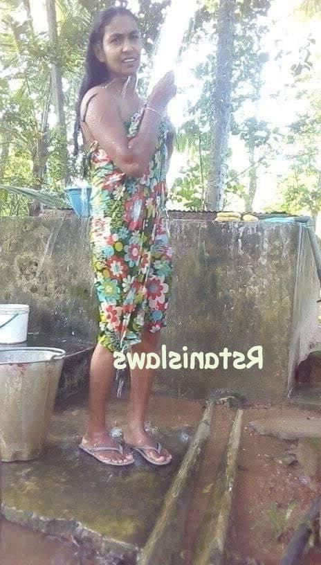 25P Sri Lankan Girls Bathing Outdoor