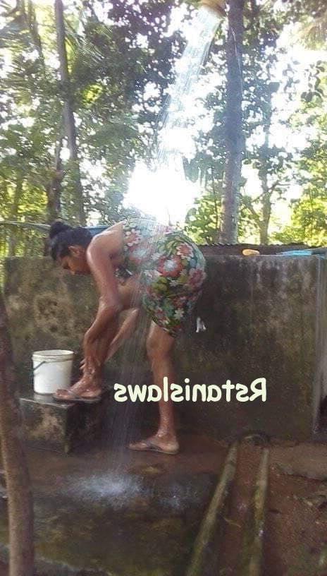 25P Sri Lankan Girls Bathing Outdoor