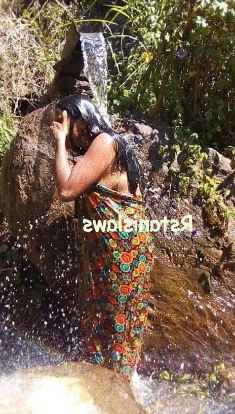 25P Sri Lankan Girls Bathing Outdoor