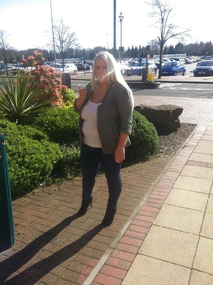 25P A Fat Hotwife from UK