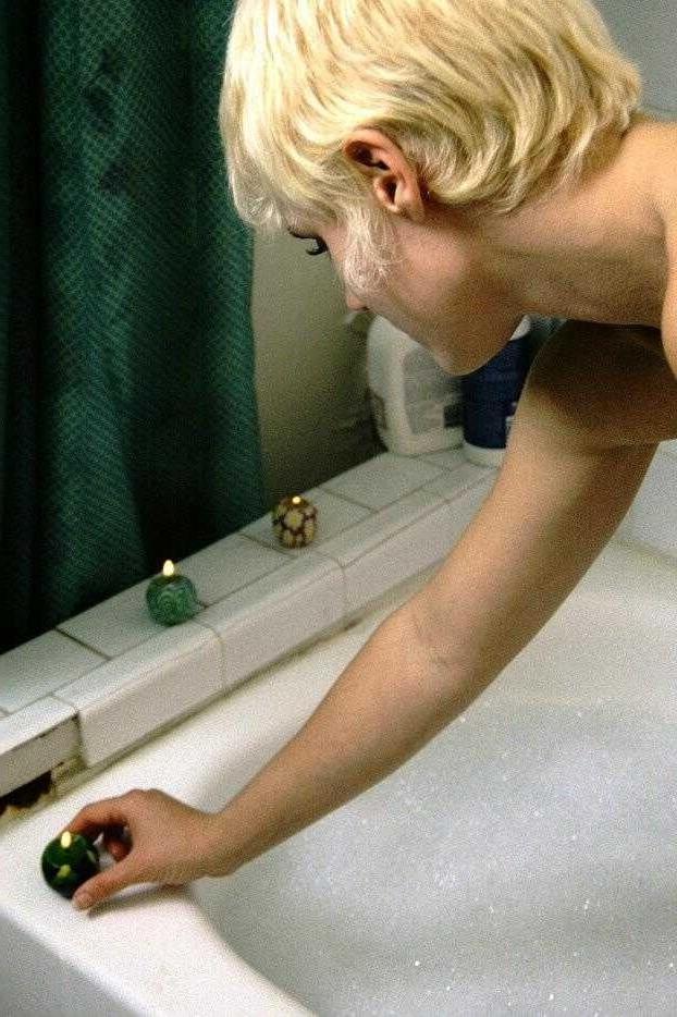 25P Vanessa blond punk teen poses in the bathroom skingirl