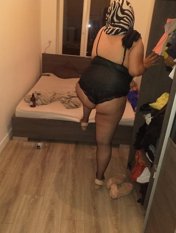 25P Cuckold and his wife