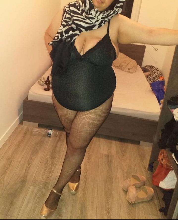 25P Cuckold and his wife