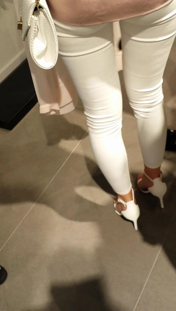 22P hot girl with white  tight pant sexy ass so hot