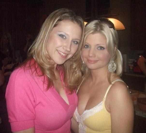 25P Bartender Kim Loves Eating Pussy