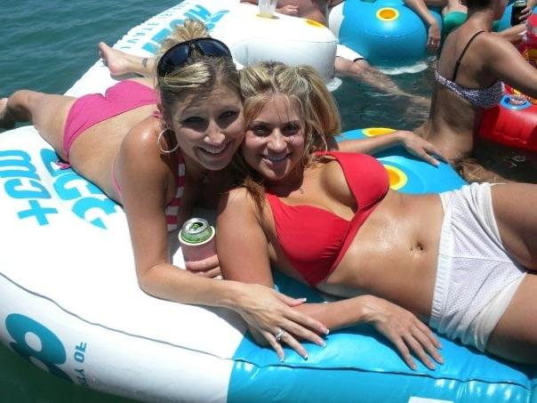 25P Bartender Kim Loves Eating Pussy