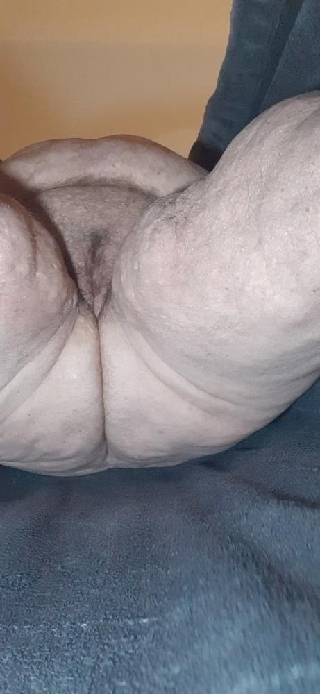 24P Die geilste fette Fotze hier bei Hamster