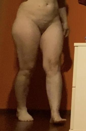 22P Mature wife spied in locker 17