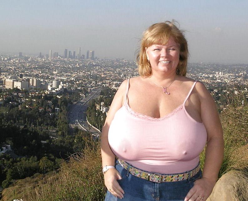 25P Mature vacation pics
