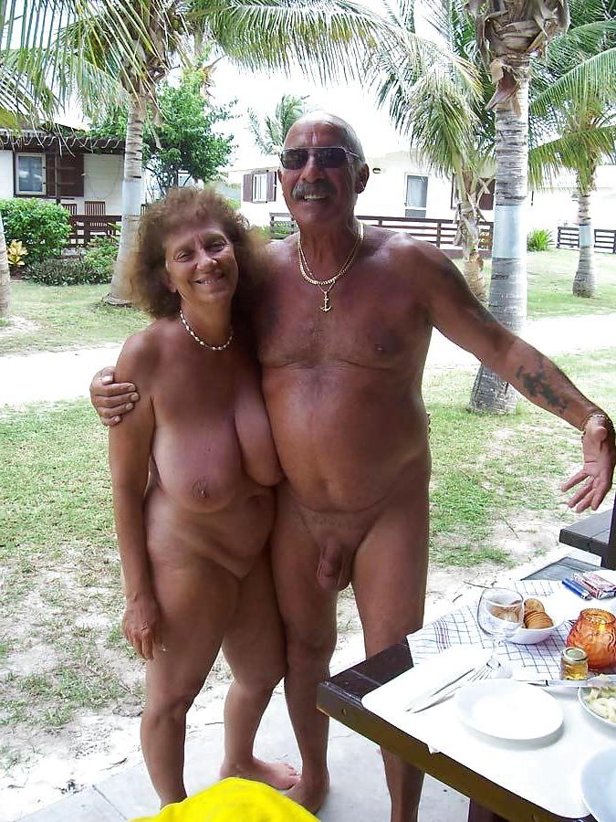 25P Mature vacation pics