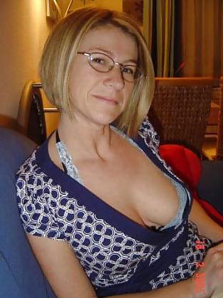 25P Matures loves to show theire tits I